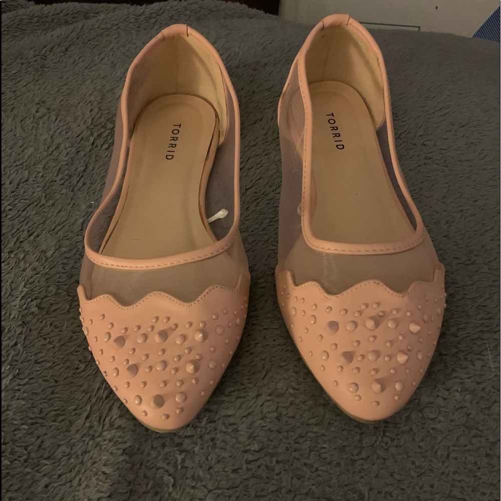 Size 10 Light pink Torrid flats with pink studs
